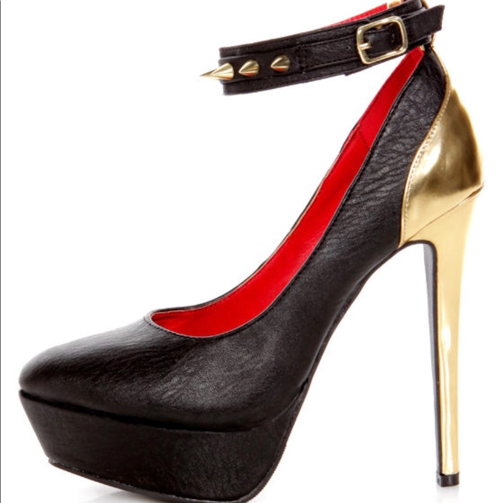 SAXICOLA BLACK & GOLD SPIKED PUMPS HEELS 8 1/2